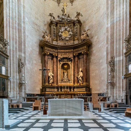 view of the altar and central nave of the Segovia Cathedral