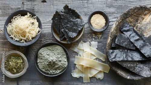 Various kelp-based cooking ingredients, such as kelp noodles, kelp powder, and kelp flakes,