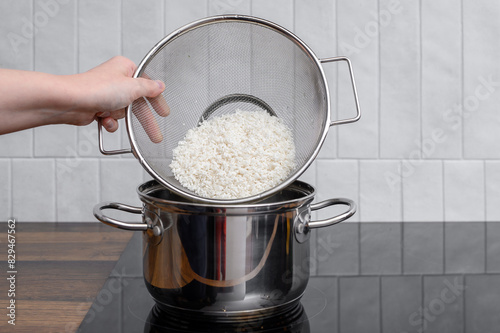 Ryż biały basmati gotowany w garnku, idealny ryż z bliska