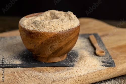 fresh crumbly bread crumbs from dehydrated white bread