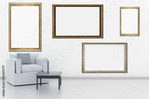 Cornici, quadri vuoti in mostra su muro bianco. Quattro cornici con spazio vuoto per inserimento di testo o immagini. Ambientato in salotto. Cornici in legno, argento e oro.
