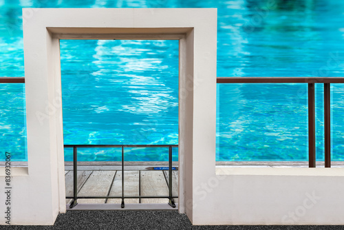 Piscine intérieure sécurisée 