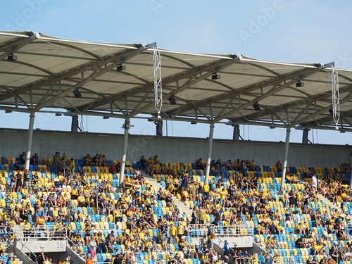 Stadion wypełniony kibicami piłki nożnej, Gdynia