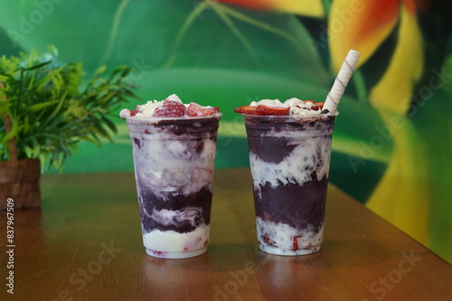 Copo de Açai com Ninho e Frutas