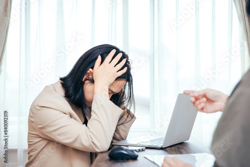 仕事で上司に怒られる部下 A subordinate who is scolded by his boss at work