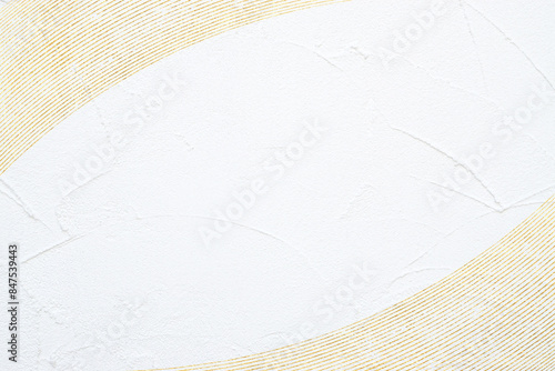金色の曲線、背景は動きのある白塗りの壁面（アブストラクト）