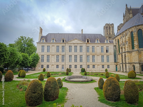 palais du Tau, ancienne résidence d'archevêques à côté de la cathédrale de la ville de Reims (France)