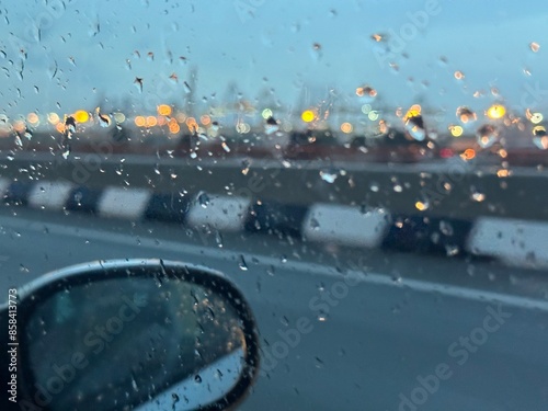 lluvia en la careterra 