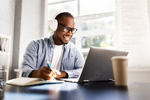 Virtual Learning: African American Male Student Excelling in Online Education