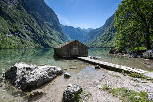 Bootshaus mit Steg am OberSee im Berchtesgardener Land