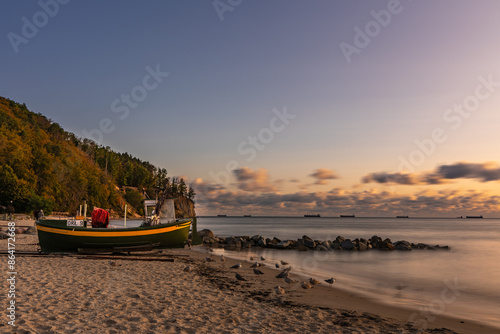 morze , plaża , chmury , sztorm , fale, Bałtyk, morze Bałtyckie, wydmy, statek , kuter, molo , Gdynia 