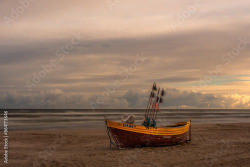 morze , plaża , chmury , sztorm , fale, Bałtyk, morze Bałtyckie, wydmy, statek , kuter, molo , Gdynia 