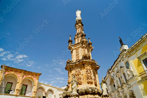 Piazza Salandra con il palazzo di Città e Sedilee la Guglia dell'Immacolata. Nardò, Lecce,Puglia,Italia