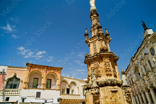 Piazza Salandra con il palazzo di Città e Sedilee la Guglia dell'Immacolata. Nardò, Lecce,Puglia,Italia