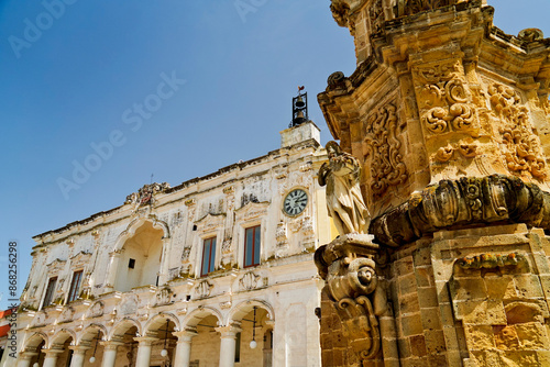 Piazza Salandra con il palazzo di Città e Sedilee la Guglia dell'Immacolata. Nardò, Lecce,Puglia,Italia