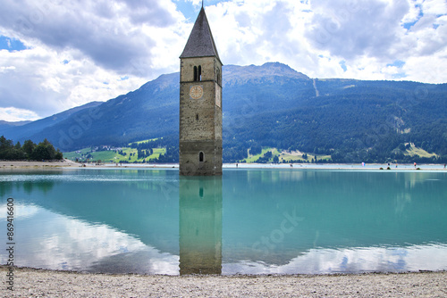 Kirchturm von Altgraun im Reschensee