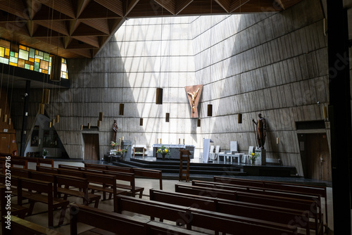 Intérieur de l'église Saint Marcel dans le treizième arrondissement de Paris en France