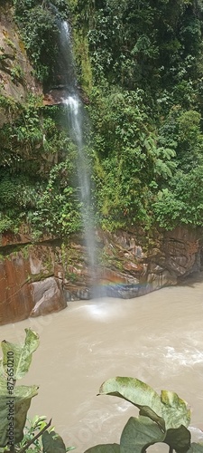 Bella cascada en la selva Peruana 