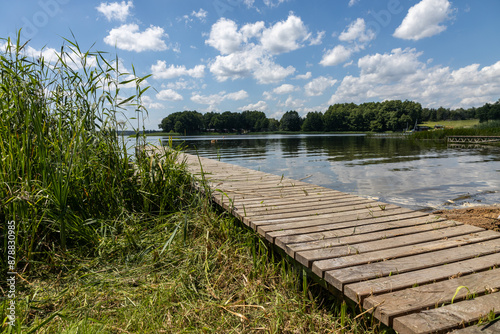 Jezioro Lubie w słoneczny letni dzień Zachodniopomorskie atrakcja turystyczna