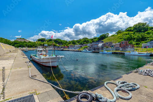 【青森：津軽半島】ひなびた漁村の風景。漁港のある風景