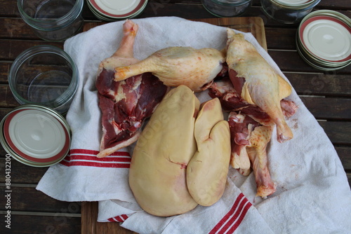 Préparation du canard en conserve, foire au gras