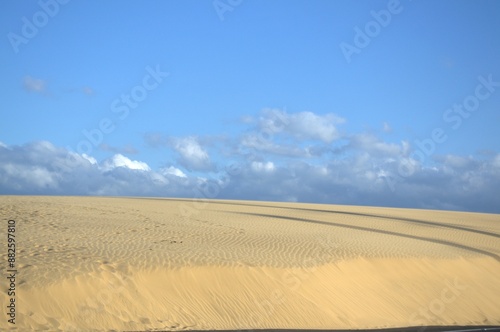 Los medanos de Coro son dunas de arena que movidas por los fuertes vientos de la peninsula toman formas muy caracteristicas.