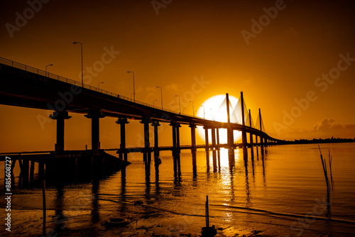 Ponte construtor João Alves que liga a capital Aracaju ao municipio da Barra dos Coqueiros.