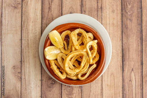 Calamari a la romana is a classic dish of Spanish cuisine consisting of fried squid in an orly batter