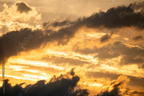 Dramatischer Abendhimmel