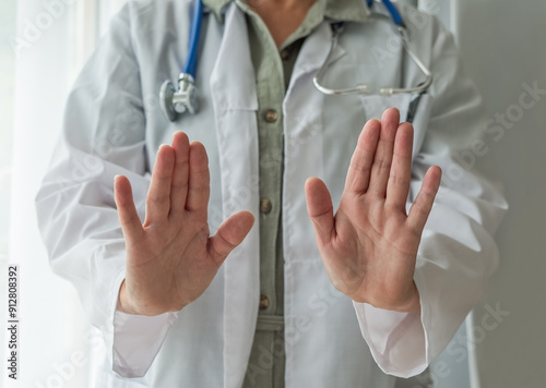 Medical staff abuse. Threatening behaviour towards a doctor, Physician. Angry and violent patient. Zero tolerance. 