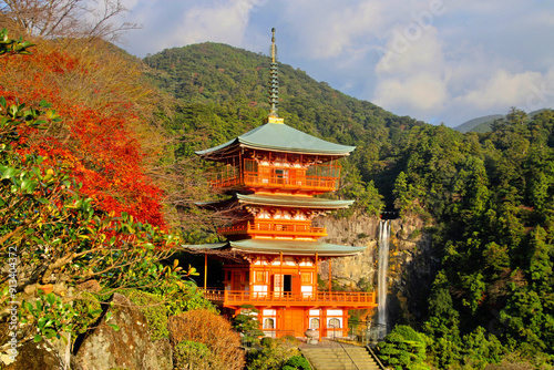 那智の滝・三重の塔・秋（和歌山県・那智勝浦町）