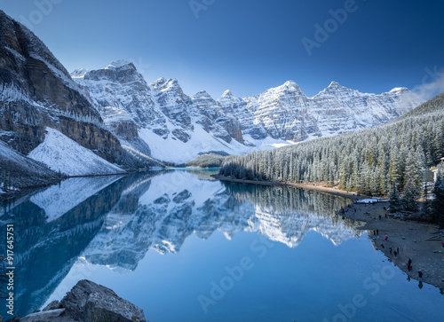 Piękny Morena jezioro w Banff parku narodowym, Alberta, Kanada