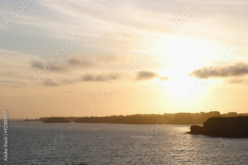 Coucher de soleil sur les rive de belle-ile en mer