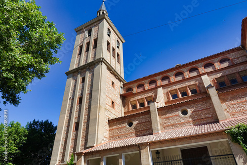 Torre alta en buen estado de conservación