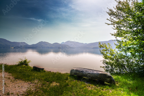 Der Walchensee in Bayern mit Alpen