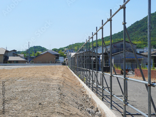 解体現場を隔離するための壁骨組み