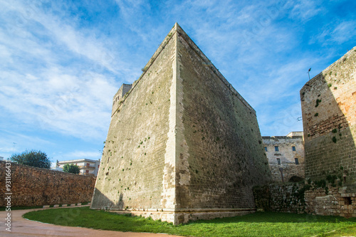 Dettaglio di un bastione del castello aragonese di Otranto lungo il Cammino del Salento che da Lecce porta a Santa Maria di Leuca