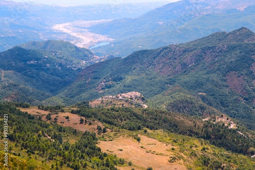 Montagnes du sud de la France vu depuis le sommet du mont Vial à 1600 mètre d'altitude