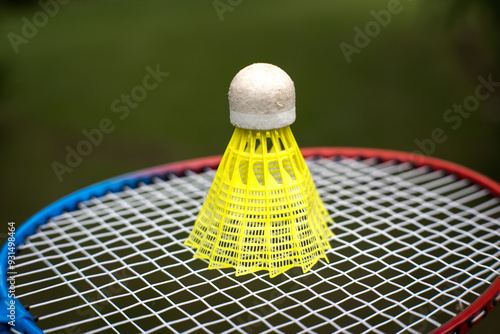 Badminton, rakietka i lotka.