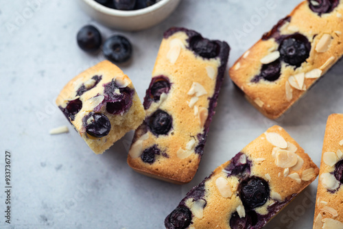 mini cakes financiers fait maison amande et myrtilles