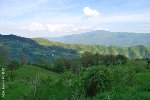 Panorama delle colline che circondano Borgo Val di Taro in provincia di Parma, Emilia Romagna, Italia.