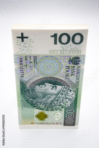 Polskie banknoty stuzłotowe, biznes i ekonomia.