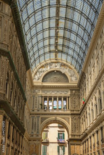 le plafond de verre de la galleria umberto à Naples, italie