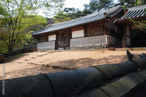 인천광역시 강화군에 있는 오래된 사찰인 전등사.