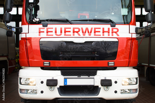 Feuerwehrauto an der Hauptwache der freiwilligen Feuerwehr