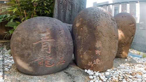 東京都江東区牡丹 牡丹住吉神社 牡丹住吉神社は、江東区牡丹にある住吉神社です。牡丹住吉神社は、享保4年（1719）に当地周辺が佃島の漁民の網干場となったことから、佃島住吉神社の分祀として創建したといいます。その後当地は深川佃町と呼ばれ、深川岡場所のひとつとなり繁盛していたといいます。