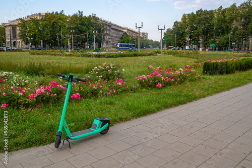 Hulajnoga elektryczna zaparkowana na placu Centralnym w Nowej Hucie w Krakowie | E-scooter Parked at Central Square in Nowa Huta, Kraków