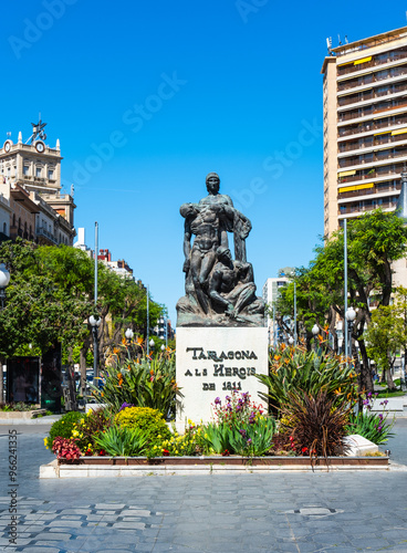 Monument als herois de 1811 auf den Rambla Nova in Tarragona, Spanien