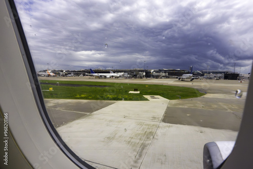 Mauvais temps sur le tarmac, aéroport d'Orly, France