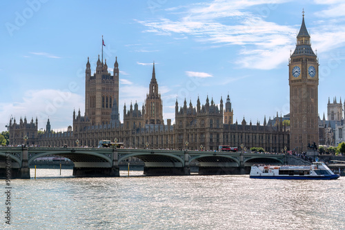 Das Houses of Parliament mit Big Ben und dem Fluss Themse, London England, Großbritannien